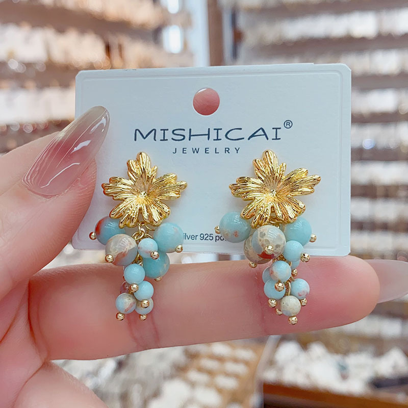 Turquoise Grape Cluster Stud E - Vintage Fashion Influencers recension och pris