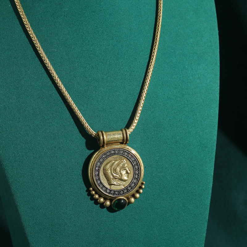 Head Ancient Coin Pendant Chok - Vintage Fashion Trends 2025 recension och pris