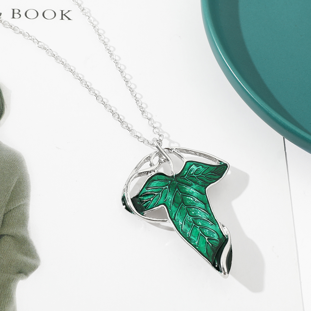 Vintage Green Leaf Pendant Nec - Vintage Fashion Jewelry recension och pris